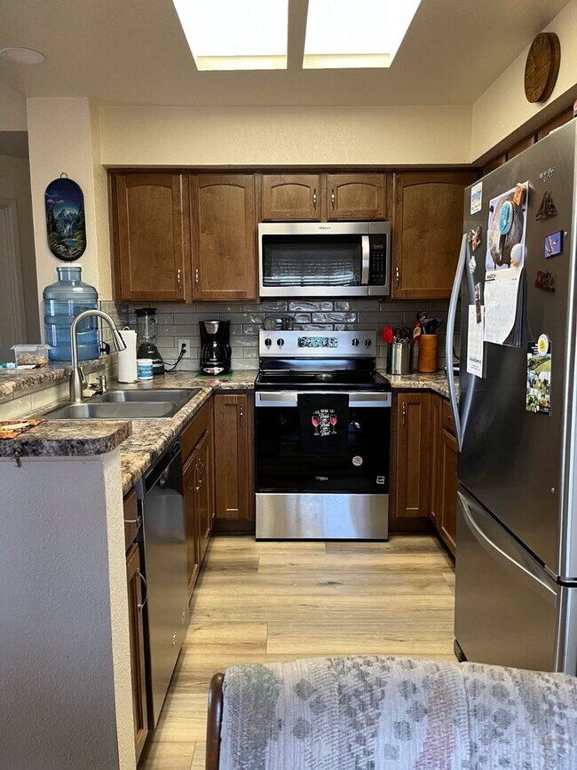 Foto del edificio - Furnished Rental Available Through November