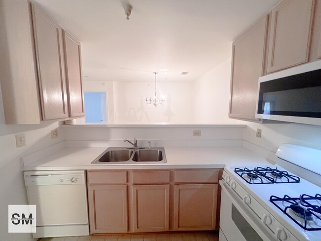 Photo - 6702 Lake Park Dr Townhome