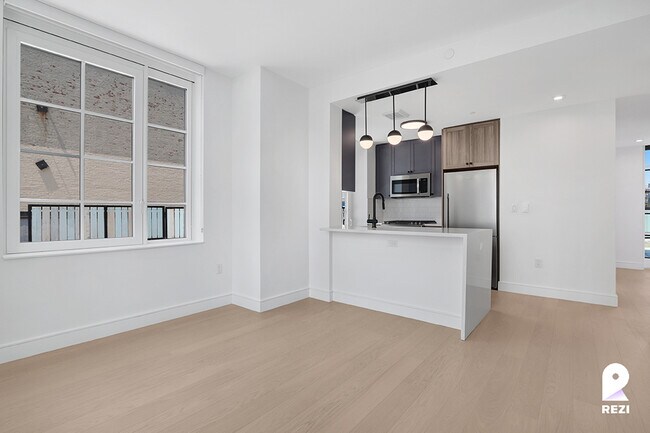 Foto del edificio - 36-20 Steinway St