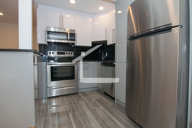 Foto del edificio - Nicely updated 3 bed in Brookline