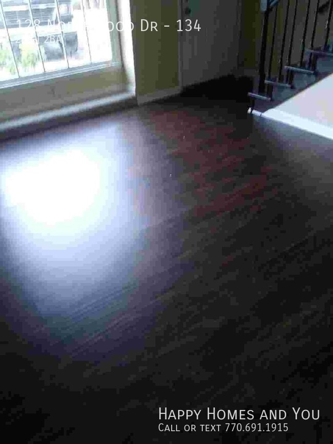 Foto del edificio - 128 Northwoods Dr