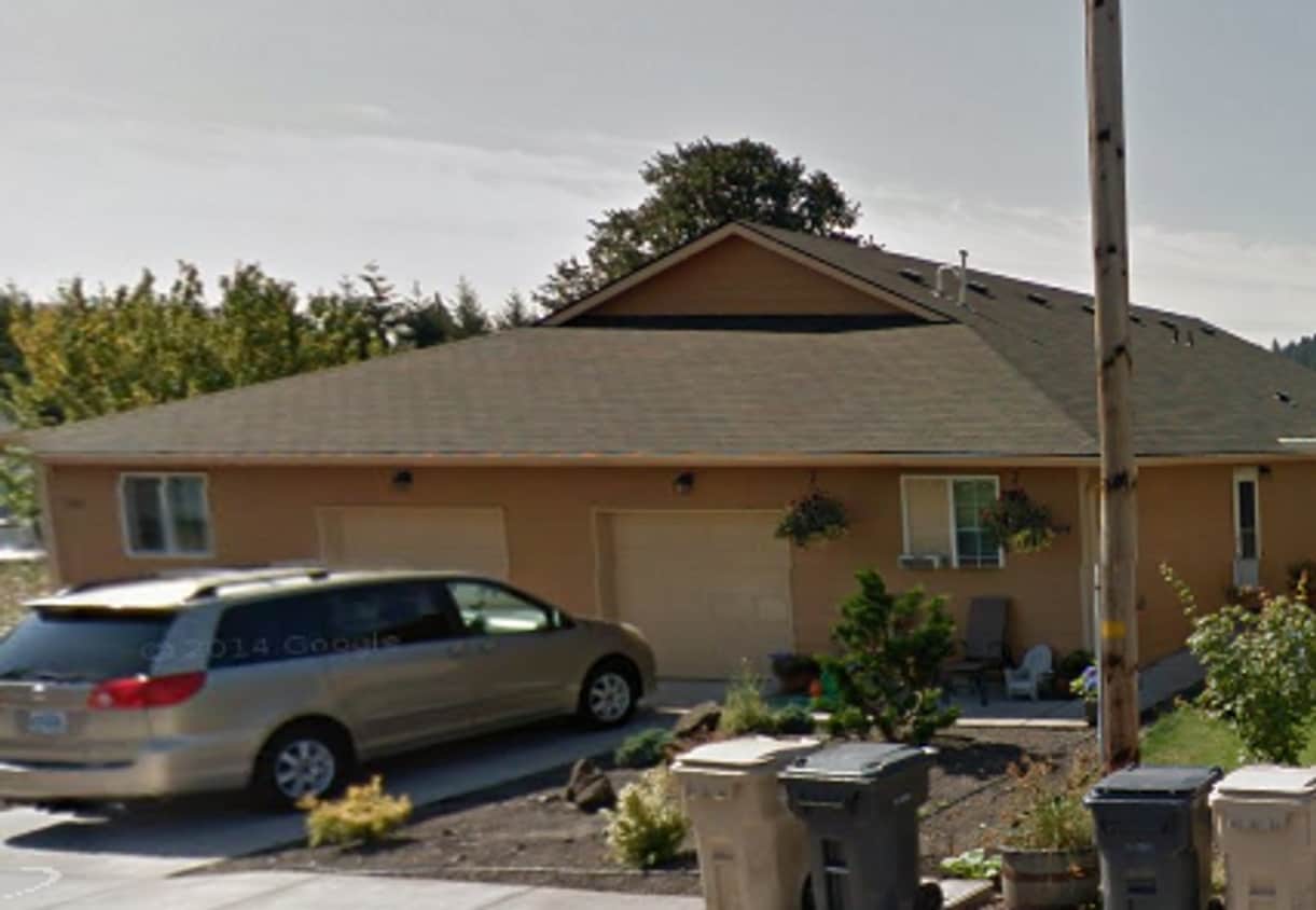 Primary Photo - (870) College Street Duplex - 3 Bedroom / ...