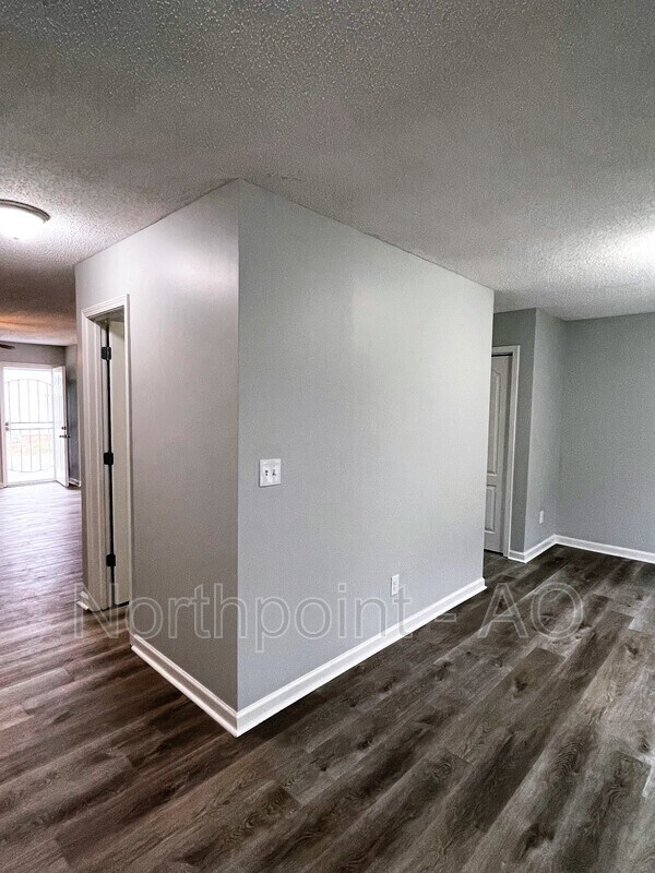 Foto del edificio - 8573 Thomas Rd