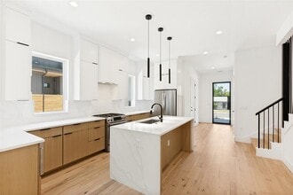 Building Photo - 1407 Valleyridge Dr