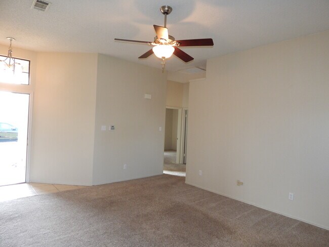 Foto del edificio - 2301 Bluebonnet Dr