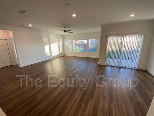 Foto del edificio - 113 E Tyler Ave