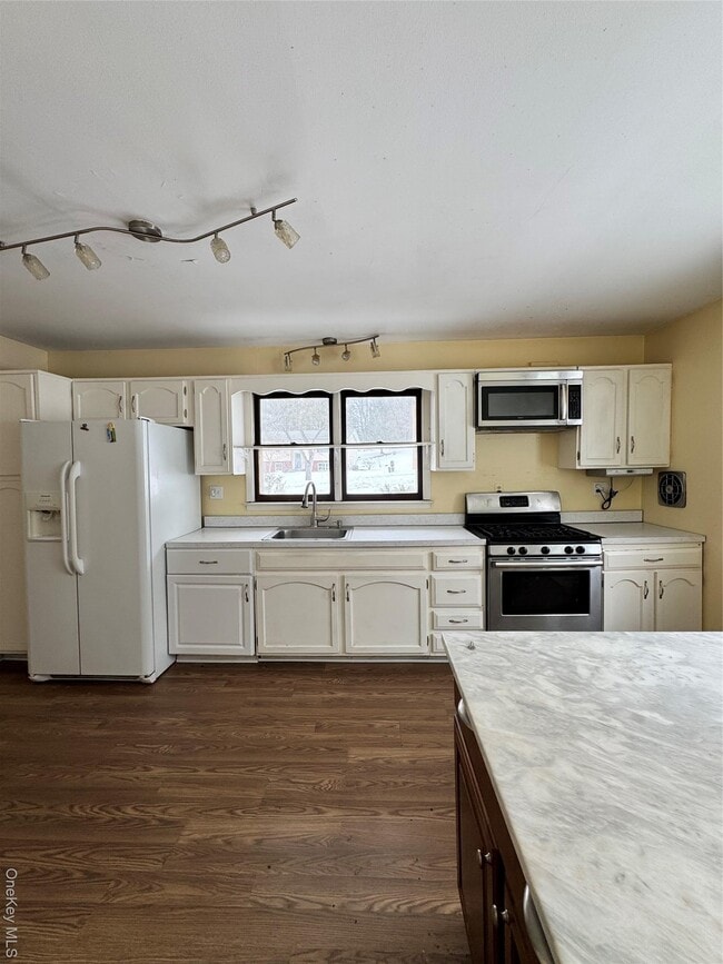 Building Photo - 35 Top O Hill Rd