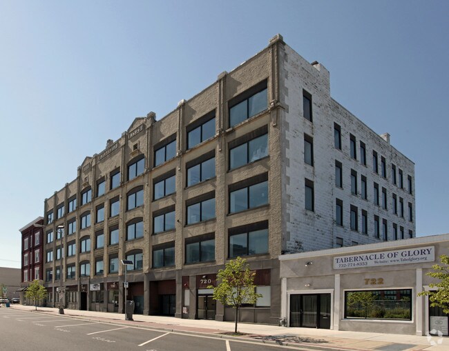 Building Photo - 704-720 Mattison Ave