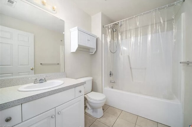 Master bath - 2557 Oconee Ave