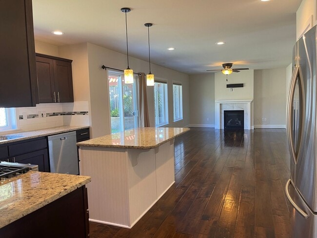 Building Photo - Lovely Silverdale 4 bedroom available now