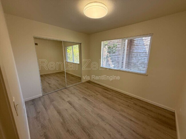 Foto del edificio - 2355 Heidi Pl