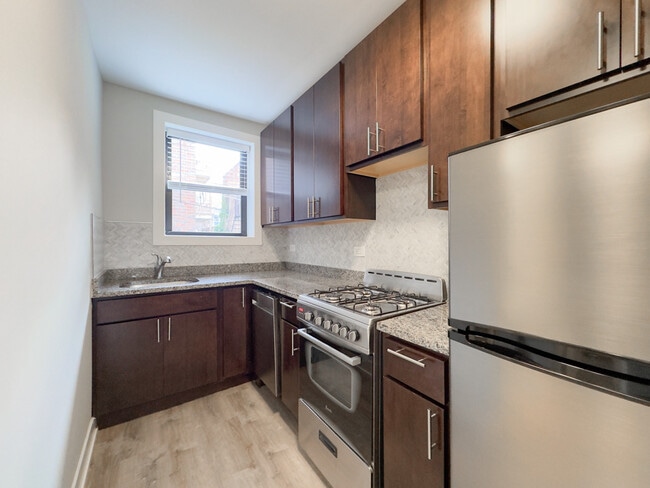 Building Photo - 434 W Belden Ave