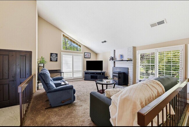 Foto del edificio - Wonderful 4bd/2.5ba Cameron Park Home with Pool and RV Access!