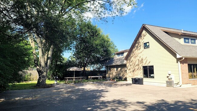 Foto del edificio - 618 Barron Blvd