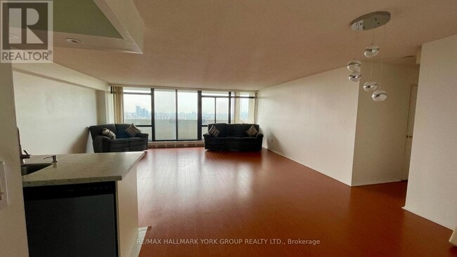 Photo du bâtiment - 3300-3300 Don Mills Rd