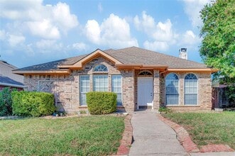 Building Photo - 1421 Ross Dr