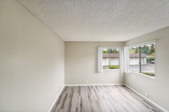 Building Photo - Crown Point Apartments