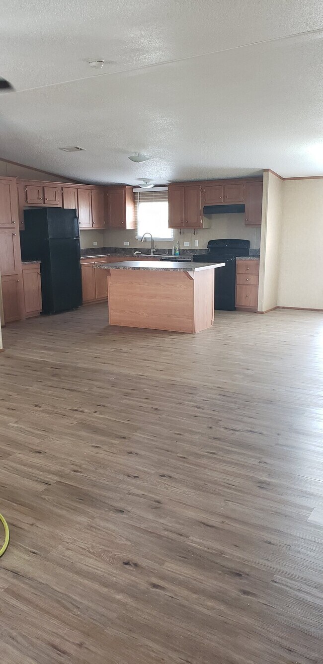 Foto del edificio - 4 bed 2 bath Rental Home