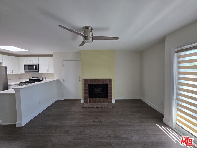 Foto del edificio - 2638 S Barrington Ave