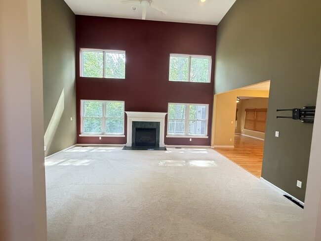 Building Photo - 1588 Club House Ct