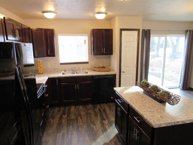 Foto del edificio - 325 Jerry Pl