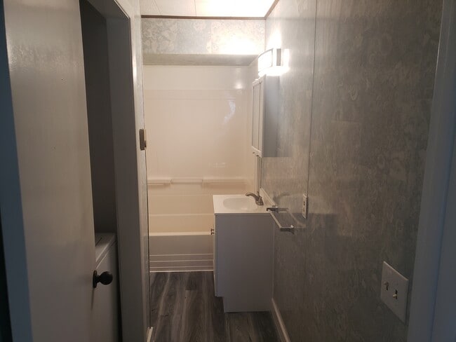 Building Photo - 19 Maplewood Ave