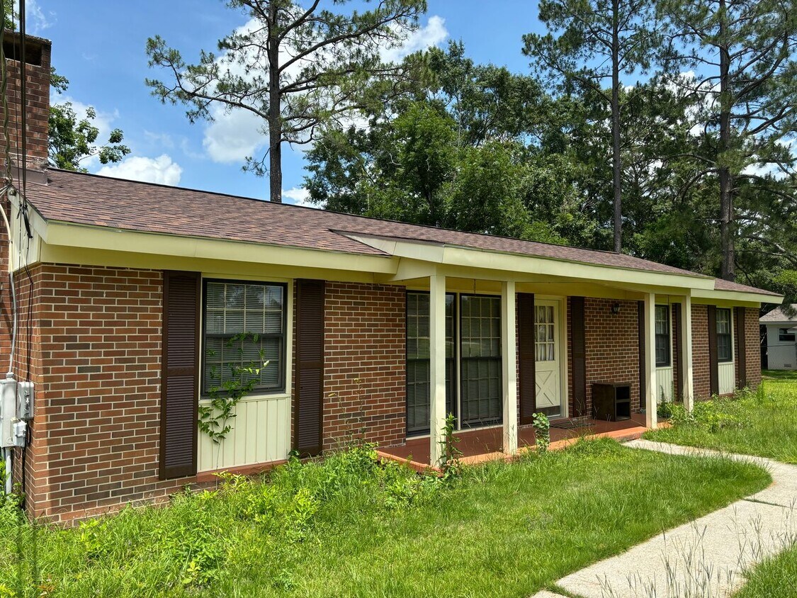 107 Hilltop Dr, Troy, AL 36081 House Rental in Troy, AL