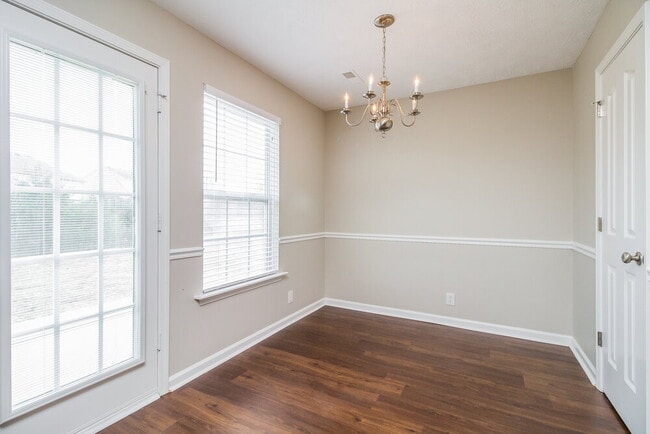 Foto del edificio - 3040 Herman B Rader Dr