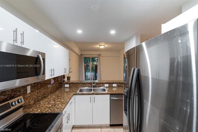 Foto del edificio - 3 br, 2.5 bath House - 1062 SW 143rd Ave #...