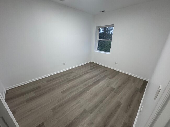 Foto del edificio - 8044 S Maryland Ave