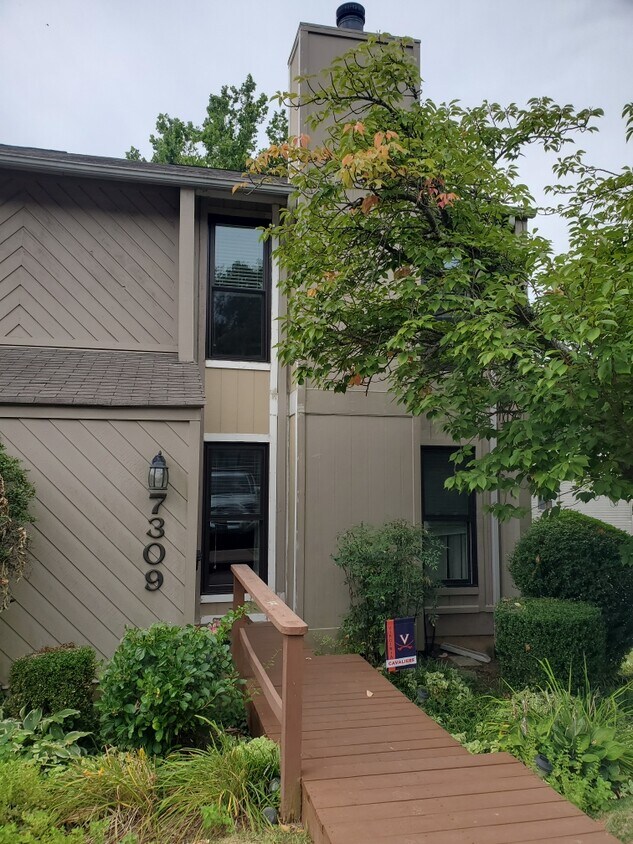 7309 Maple Ct Unit 7309, Cave Spring, VA 24018 Condo for Rent in Cave