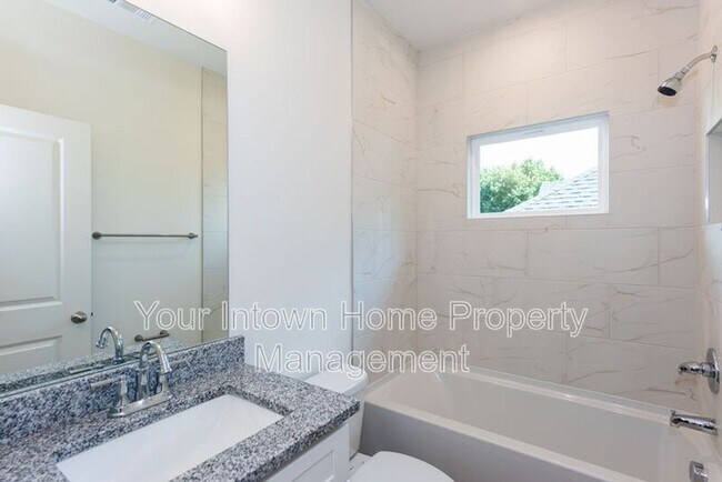 Building Photo - 2800 Mango Cir NW
