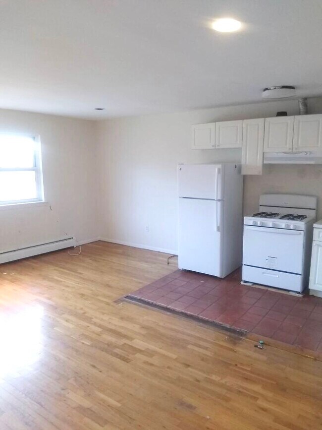 Building Photo - 73-08 Ditmars Blvd
