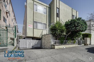 Building Photo - 843 S Carondelet St