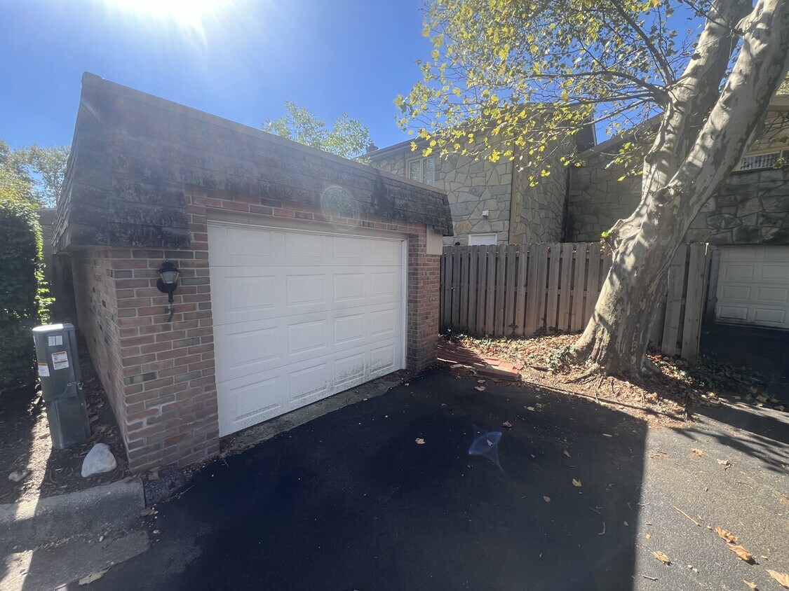 Primary Photo - 3600 Reed Rd
