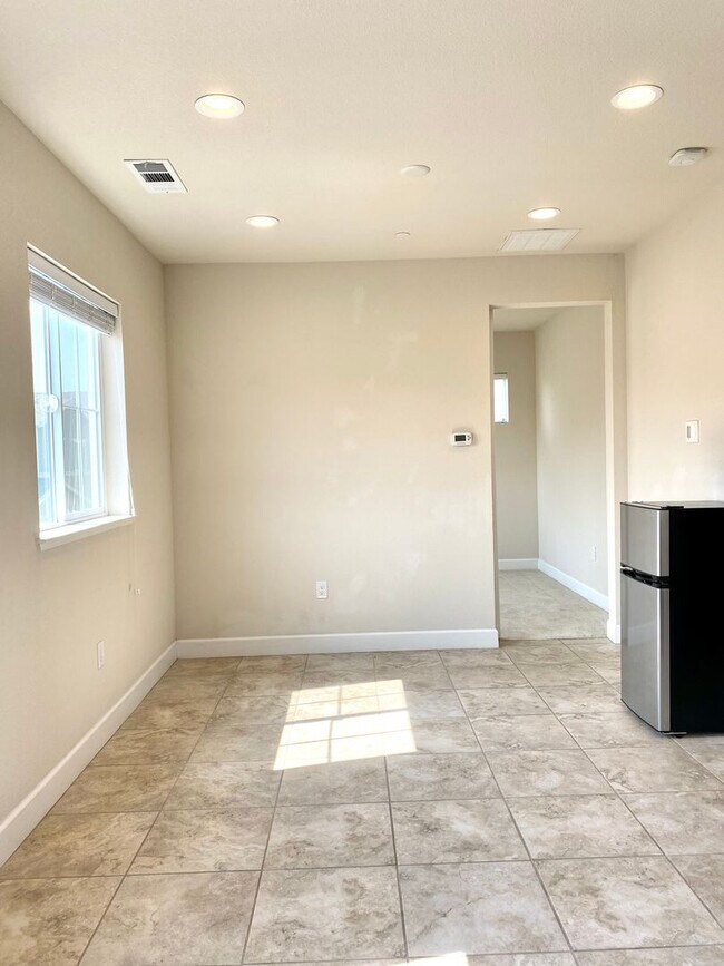 Foto del edificio - One bedroom at the Cannery