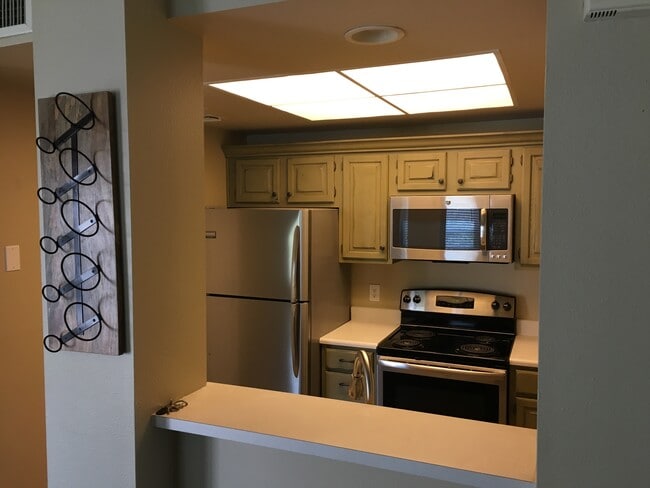 Kitchen - 900 Bitner Rd