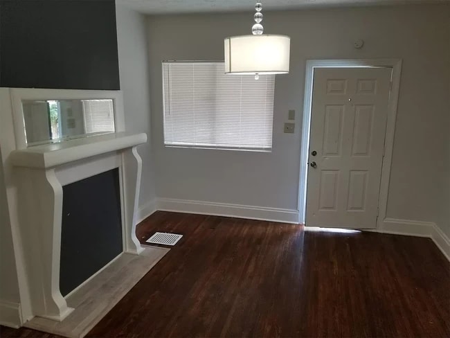 Livingroom - 1315 N 6th St