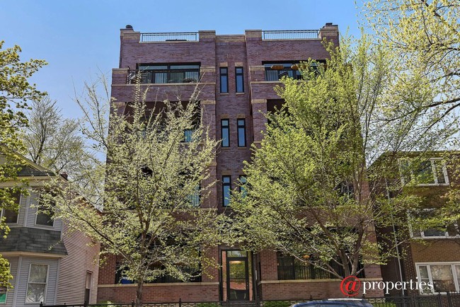 Foto del edificio - 2848 N Sheffield Ave