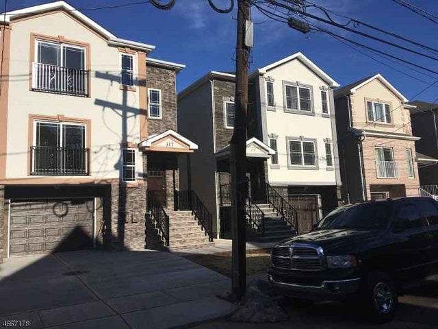 Primary Photo - 325 Pine St