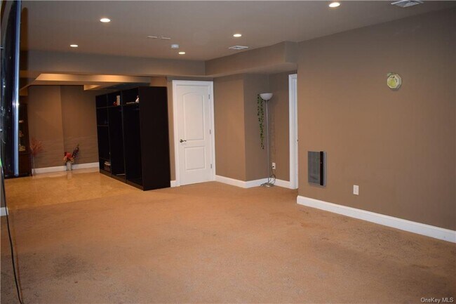 Building Photo - 9 Alia Ct