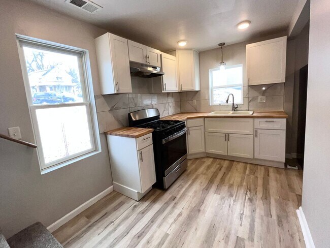 Foto del edificio - 2 bedroom, 1.5 bath house