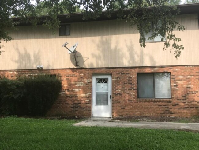 Building Photo - 1490 B Harmon Dr.  Duplex