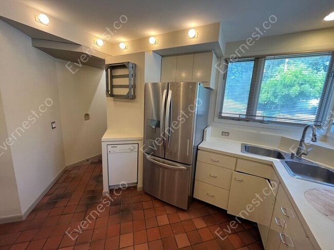 Building Photo - 3303 Garden Ave