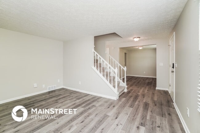 Building Photo - 696 Maclam Dr