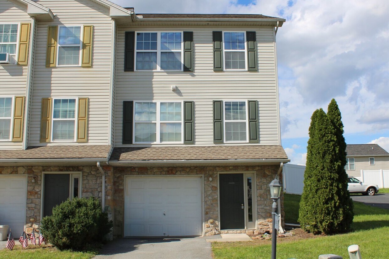 415 Fisher Dr, York, PA 17404 House Rental in York, PA