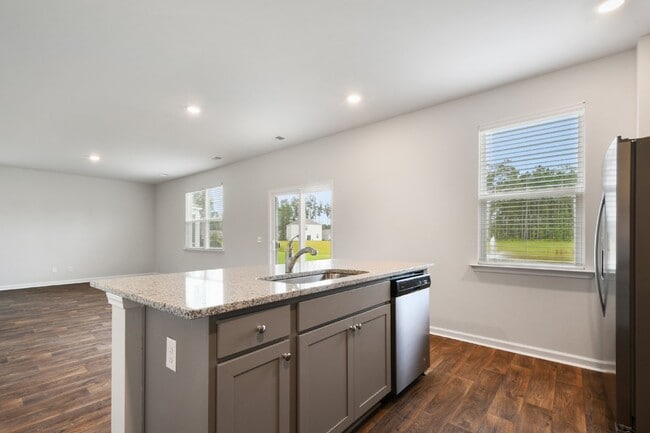 Building Photo - Charming 4 Bed Rental Home Located in Cypress Ridge!