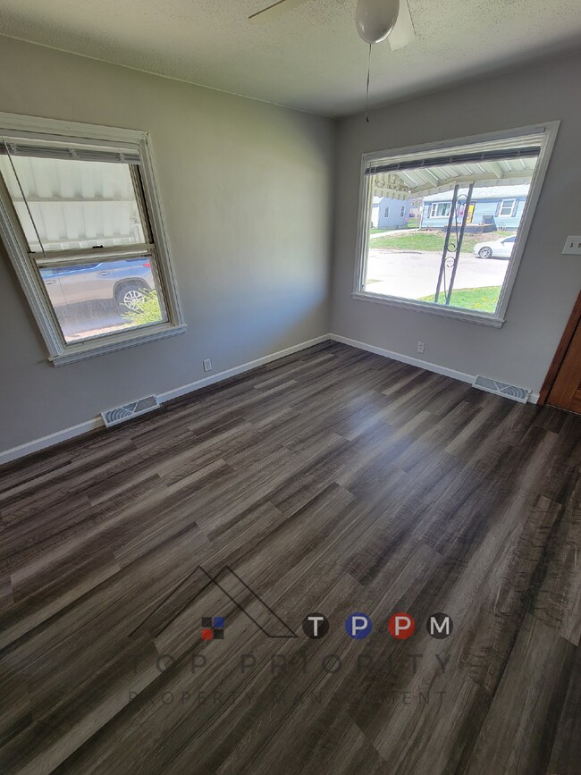Building Photo - 2 Bedroom | 1 Bathroom Single-Family Home ...
