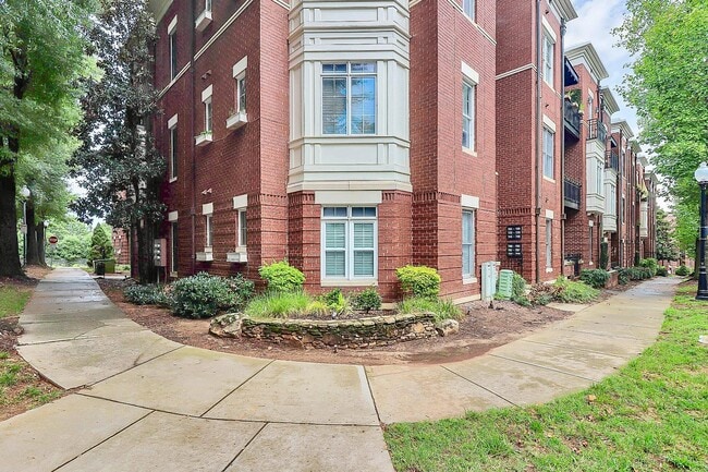 Building Photo - 793 Garden District Dr