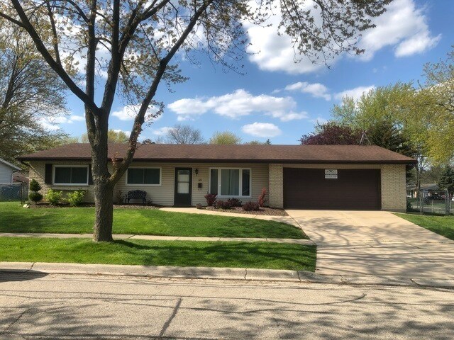 Primary Photo - 1126 Parkview Dr